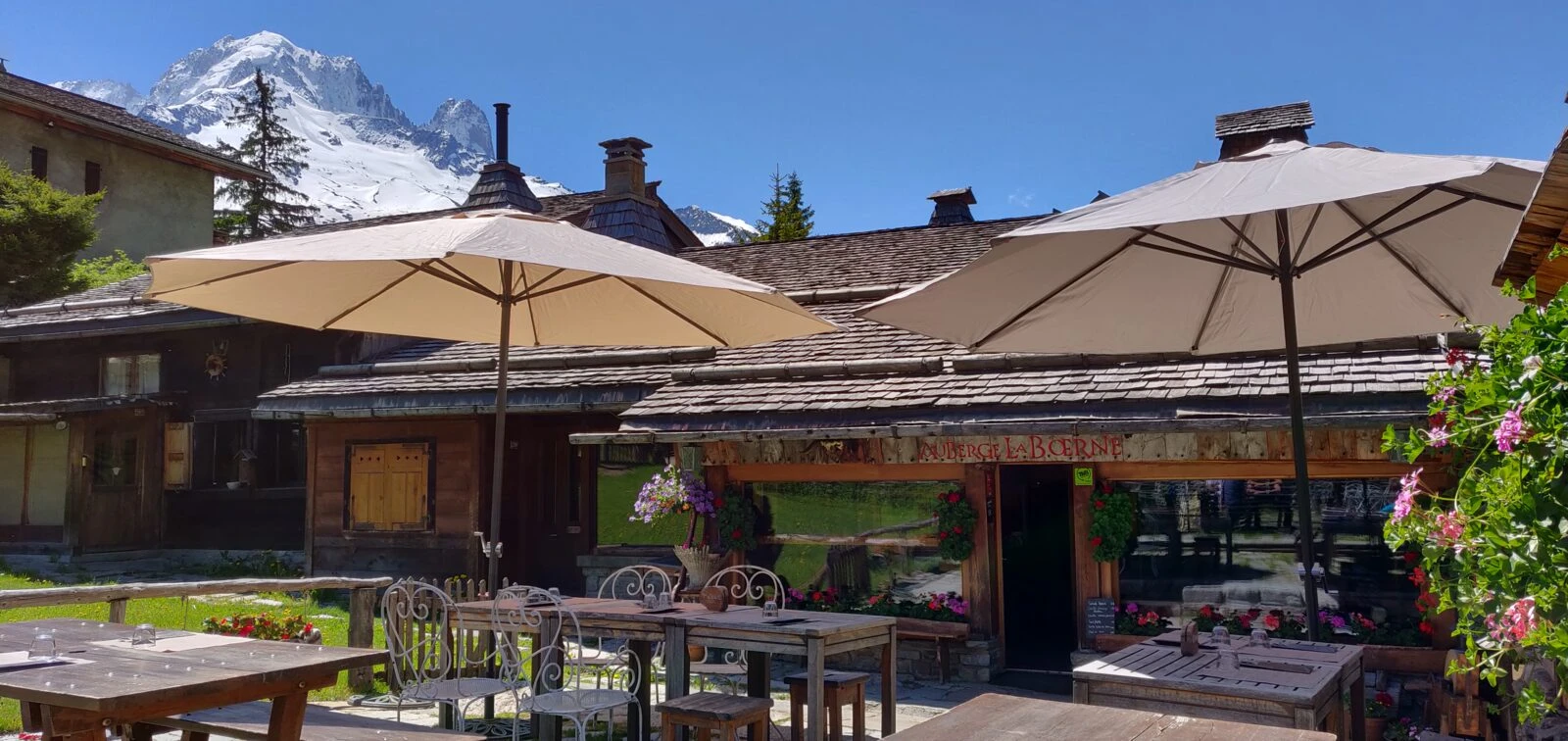 Auberge la Boërne in Tré-le-Champ, am Fuss der Leitern