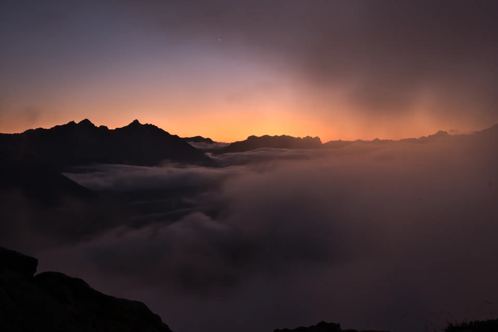 Sonnenuntergang in den Südalpen