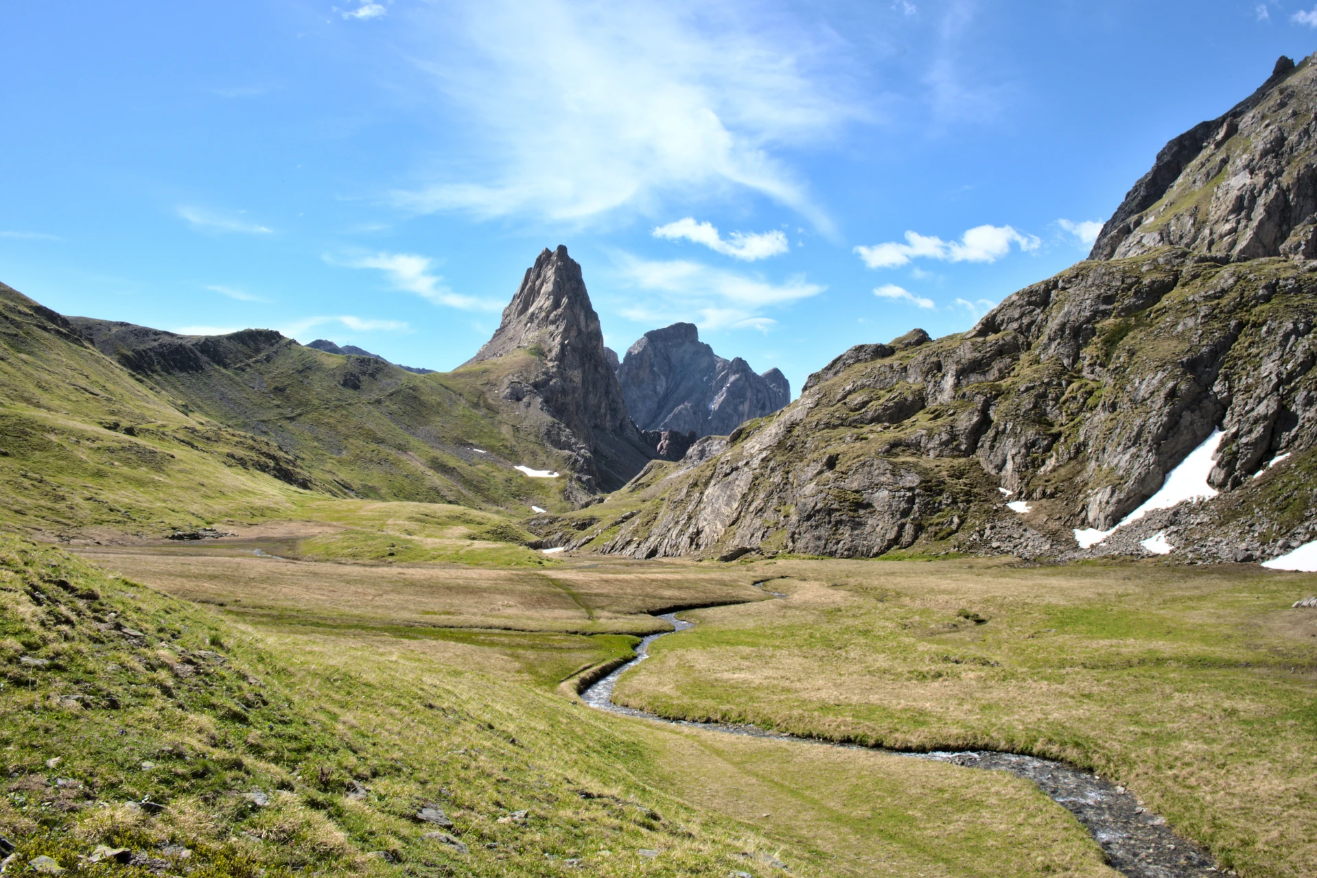 Die Alpweiden des Thabor-Massivs, im Juli vom Schnee befreit