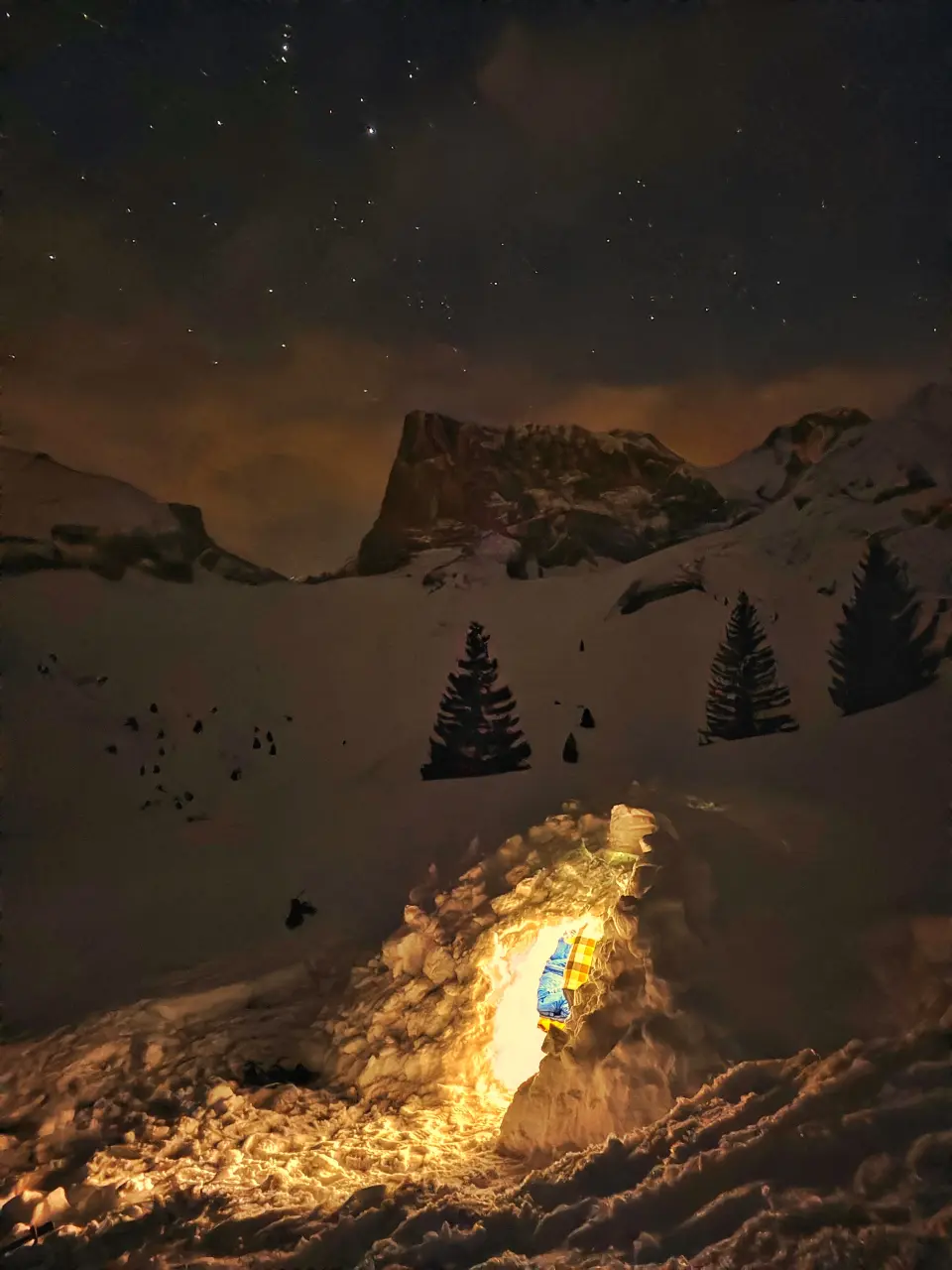 Nacht im Iglu in den Alpen