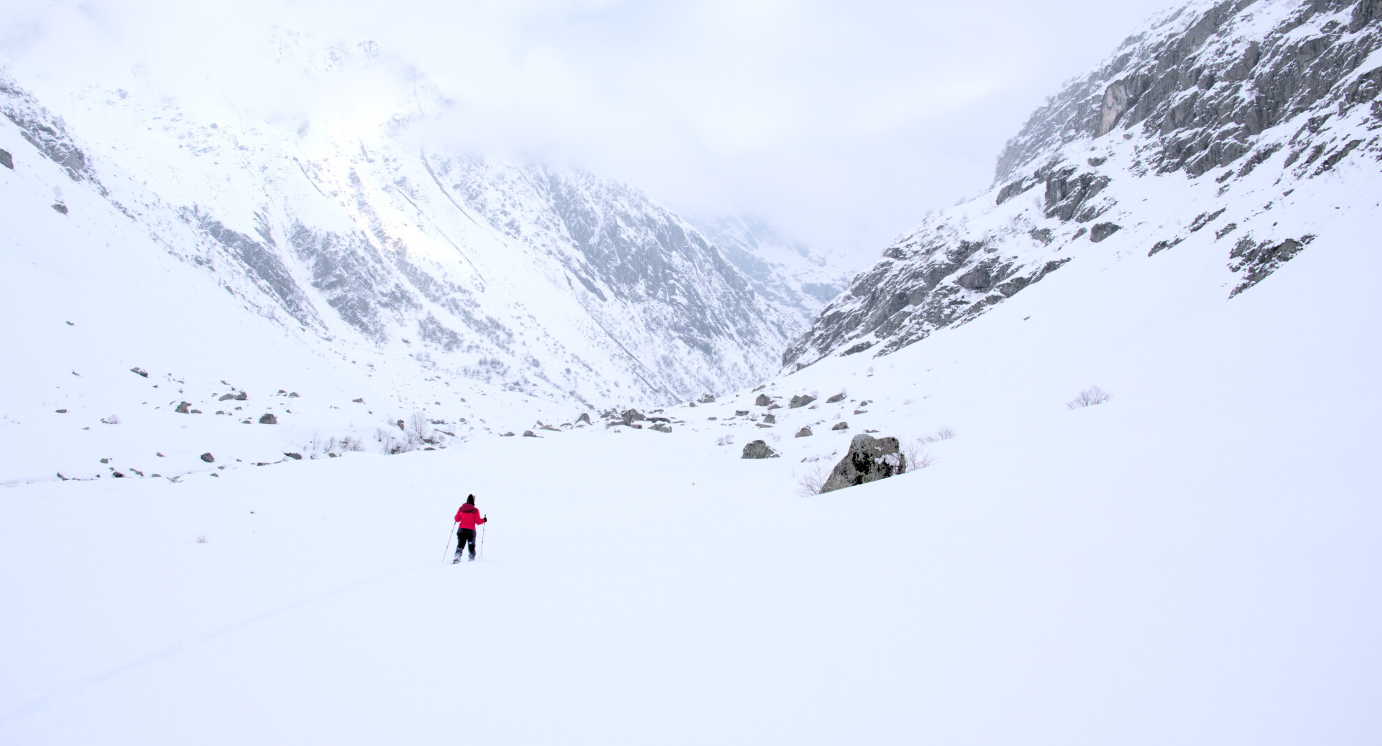 Schneeschuhwandern für Einsteiger: Ausrüstung, Technik, Sicherheit und die besten Ziele in den Alpen