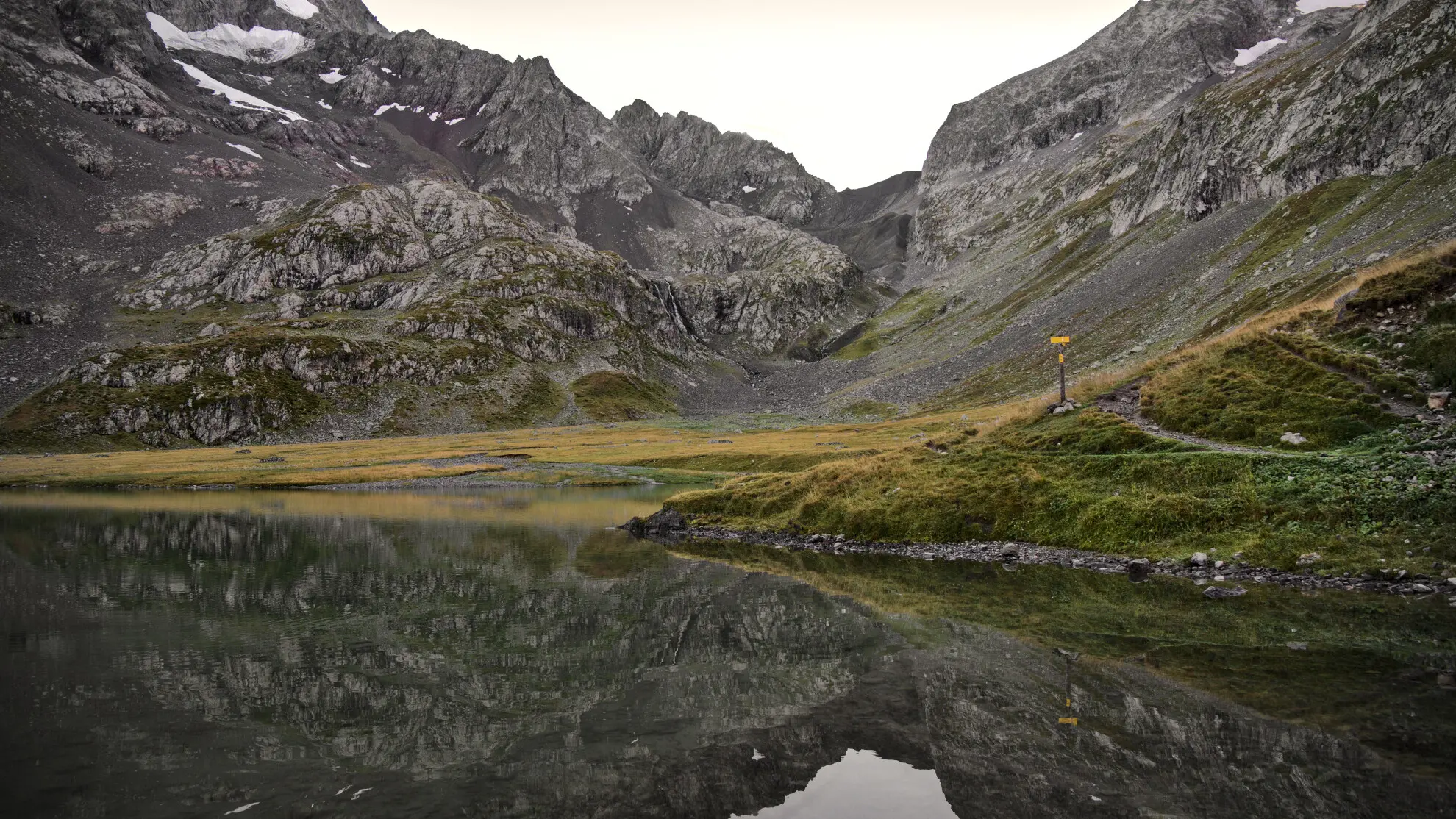 Spiegelungen im Lac de la Muzelle, herbstliche Atmosphäre