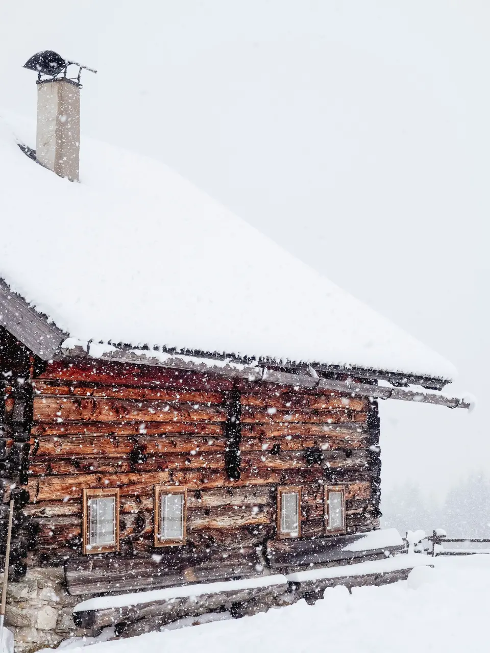 Berghütte im Winter – Alpen