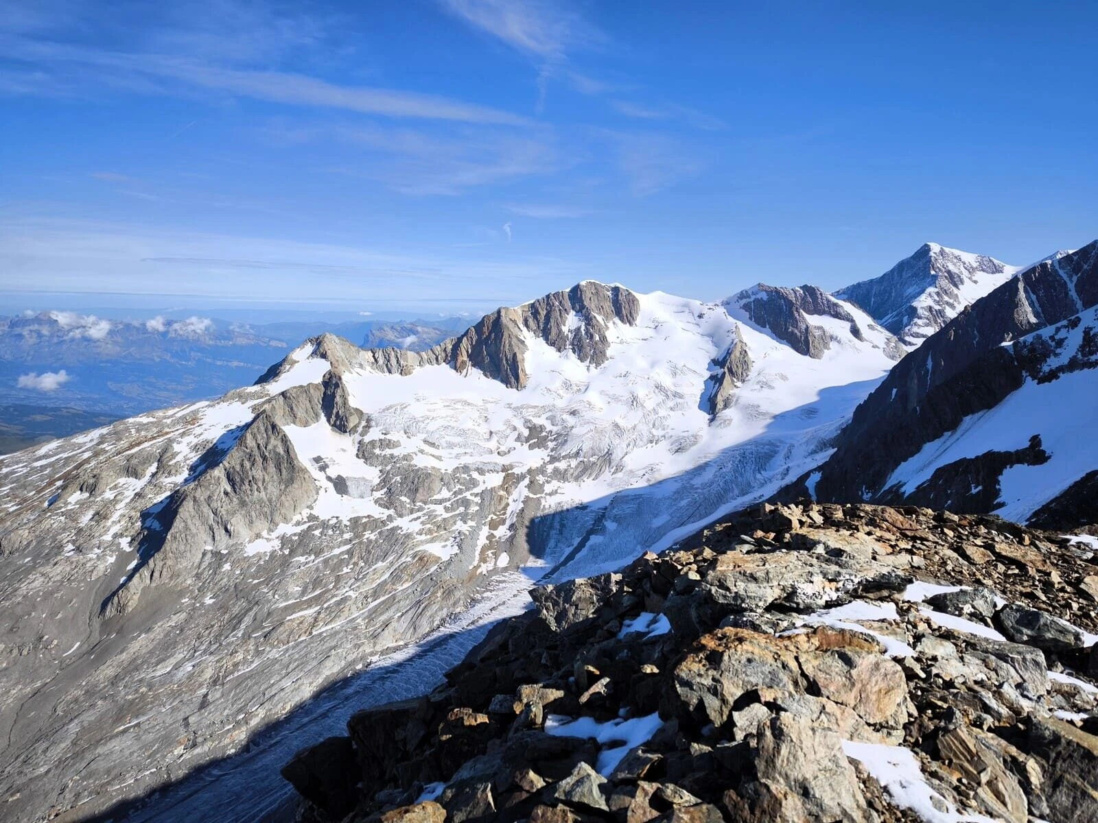 Refuge Robert Blanc am Fuss der Aiguille des Glaciers