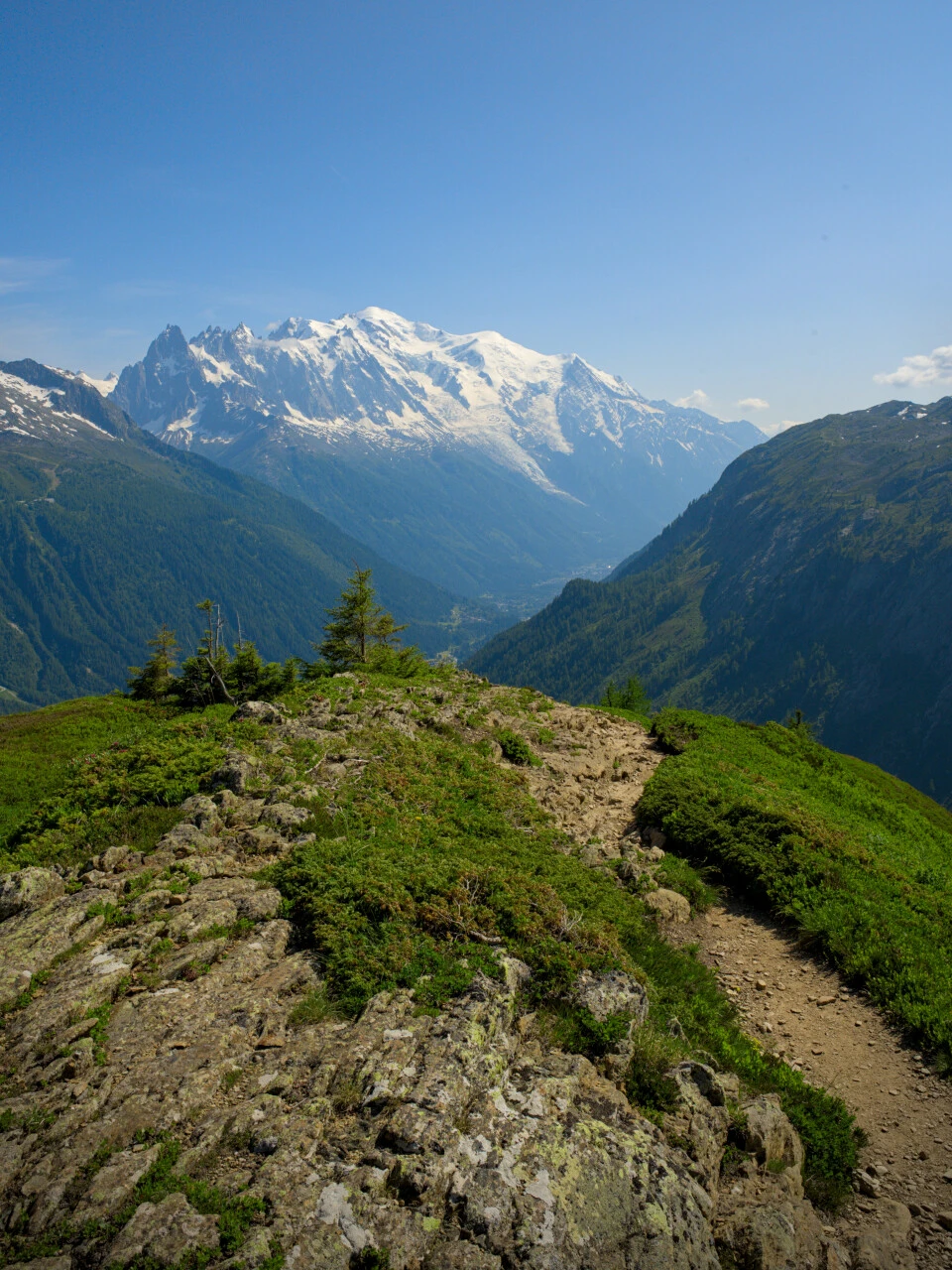 Abstieg über den Grat mit Blick auf den Mont-Blanc