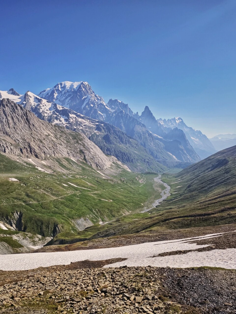 Das Val Veni und das Mont-Blanc-Massiv, Firnfelder und Hochweiden im Sommer